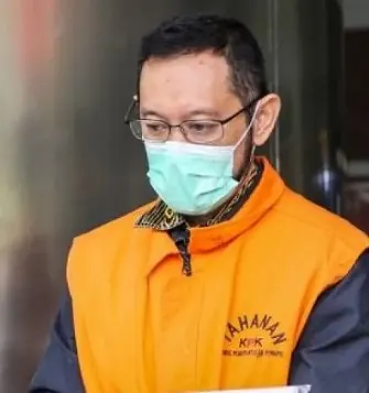 Andhi Pramono mengenakan rompi oranye tahanan KPK