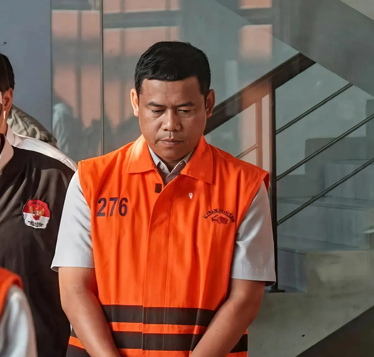 Bima Setyawan mengenakan rompi tahanan atau diborgol, foto dokumentasi Okezone