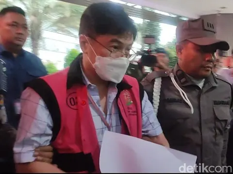 Budi Said mengenakan rompi tahanan atau diborgol, foto dokumentasi detikcom