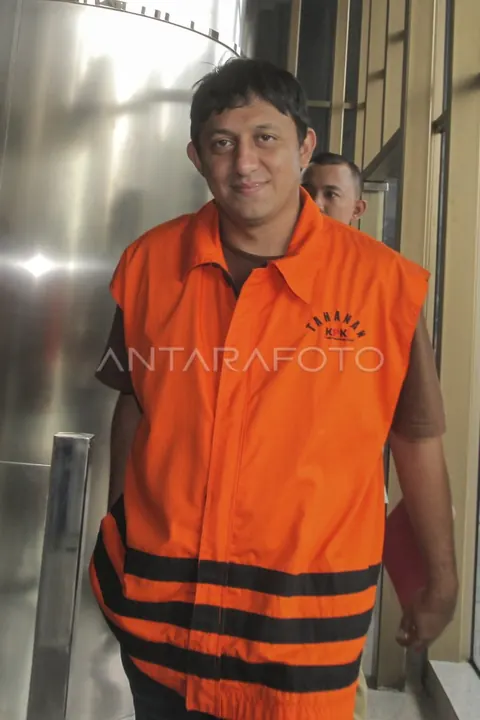 Fahd El Fouz mengenakan rompi tahanan atau diborgol, foto dokumentasi ANTARA Foto