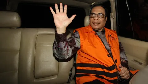 Irman mengenakan rompi tahanan atau diborgol, foto dokumentasi Tempo