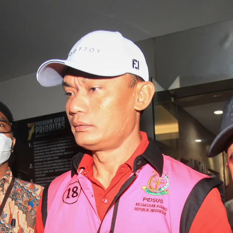 Muhammad Arif Nuryanta mengenakan rompi tahanan atau diborgol, foto dokumentasi Kompas.com