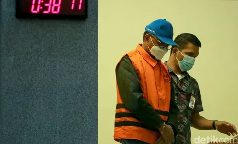 Nurdin Abdullah mengenakan rompi tahanan atau diborgol, foto dokumentasi detikcom