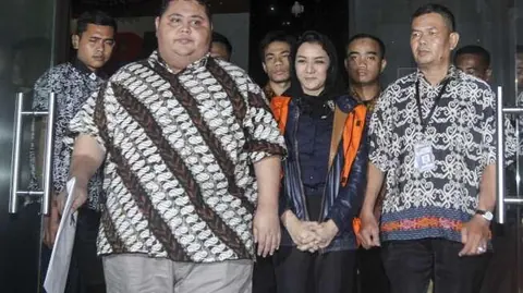 Rita Widyasari mengenakan rompi tahanan atau diborgol, foto dokumentasi Suara.com