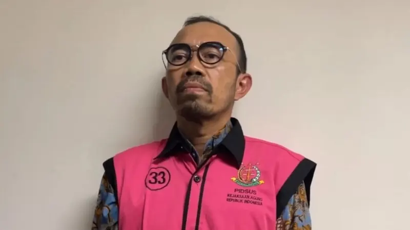 Riva Siahaan mengenakan rompi tahanan atau diborgol, foto dokumentasi Suara.com