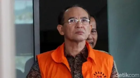 Suryadharma Ali mengenakan rompi tahanan atau diborgol, foto dokumentasi detikcom