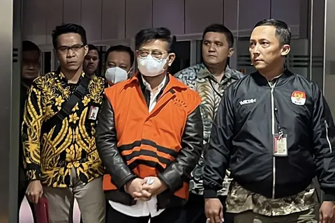 Syahrul Yasin Limpo mengenakan rompi tahanan atau diborgol, foto dokumentasi Kompas.com
