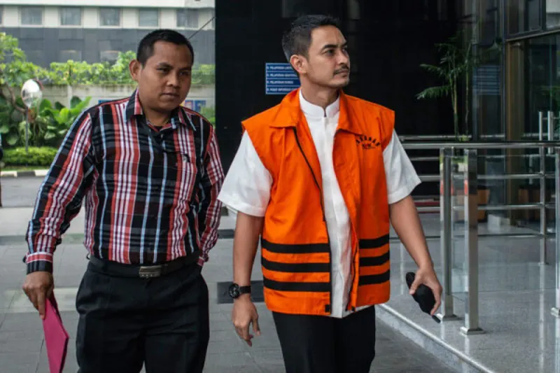 Zumi Zola Zulkifli mengenakan rompi tahanan atau diborgol, foto dokumentasi ANTARA News